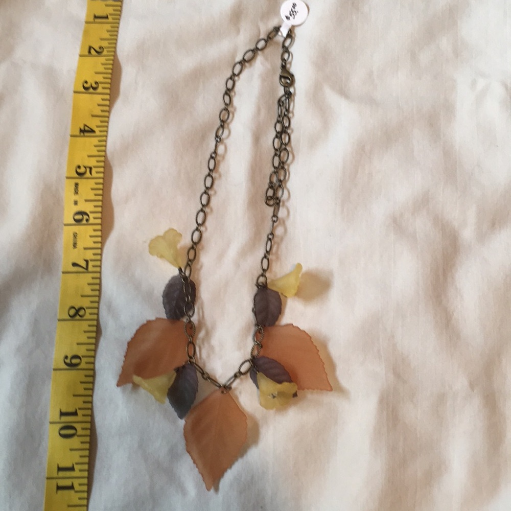Lucite floral necklace - Picture 3 of 5